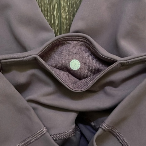 Lululemon Women's Forget The Sweat Crop Smoked Mulberry Size 2 Stretch leggings - Picture 10 of 10